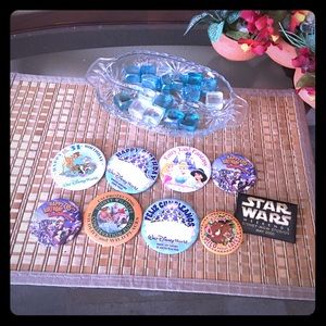9 Disney pins